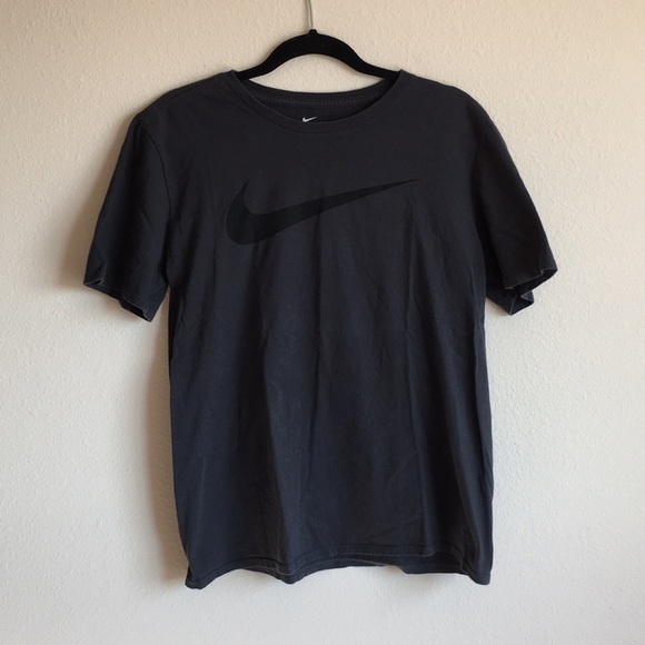 Nike Other - Nike Men’s Athletic Cut Tee (Medium)